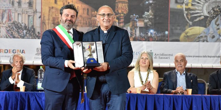 A don Gaetano Galia il Candeliere d’Oro Speciale 2024