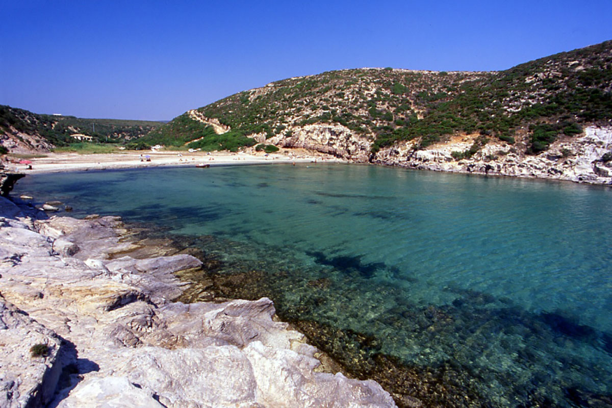 Spiaggia Cala Lunga a Calasetta. 📷 Sardegna Digital Library