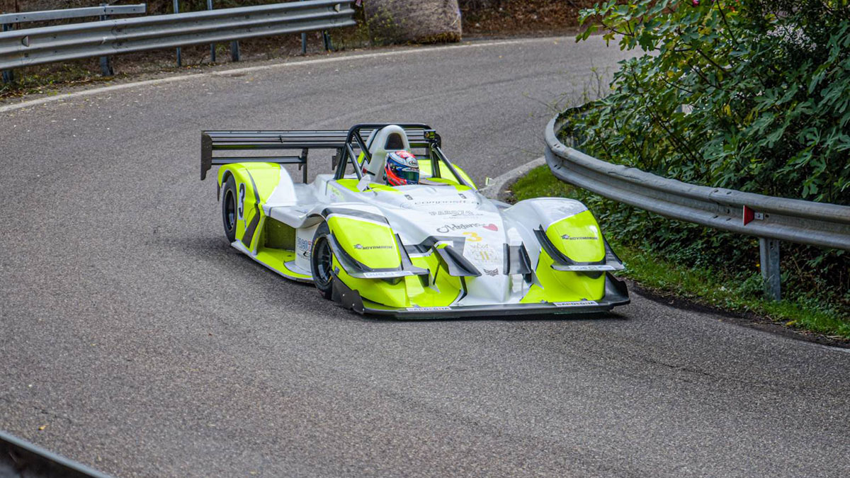 Giuseppe Vacca su Osella Pa30 Judd alla Cronoscalata Iglesias-Sant’Angelo. ? Tania Atzori