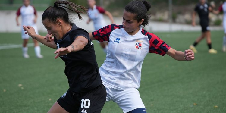 Mele della Women Torres a contrasto con Ciccarelli della Spezia Women. ? Enrico Pinna