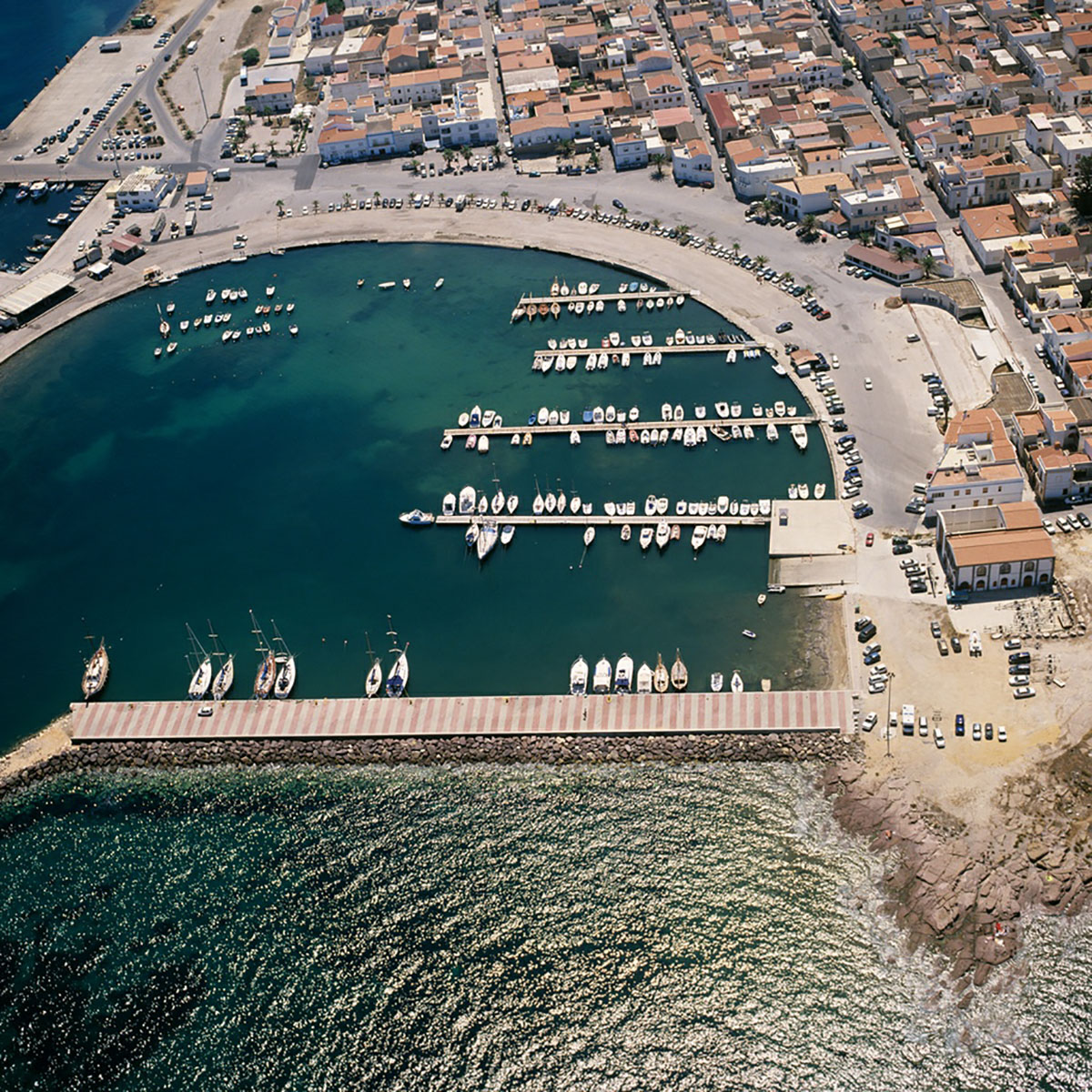 Il porto di Calasetta. 📷 Sardegna Digital Library
