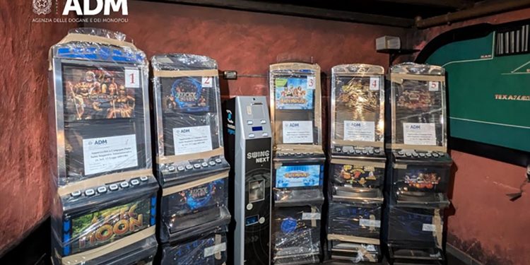 Adm, sequestro di apparecchi da gioco illegali