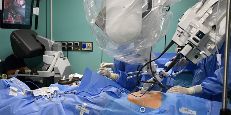 Aou Sassari, operazione chirurgica con il Da Vinci Single Port