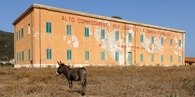 Asinara, Ex Stazione Sanitaria. ? Max Folle | AdobeStock