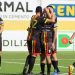 Michele Cherchi festeggiato dai compagni dopo il gol