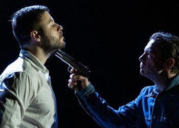 Daniel Dwerryhouse e Federico Giaime Nonnis in “Wet Floor” de L'Effimero Meraviglioso