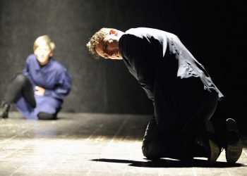 “A Chi Esita” di Rossolevante