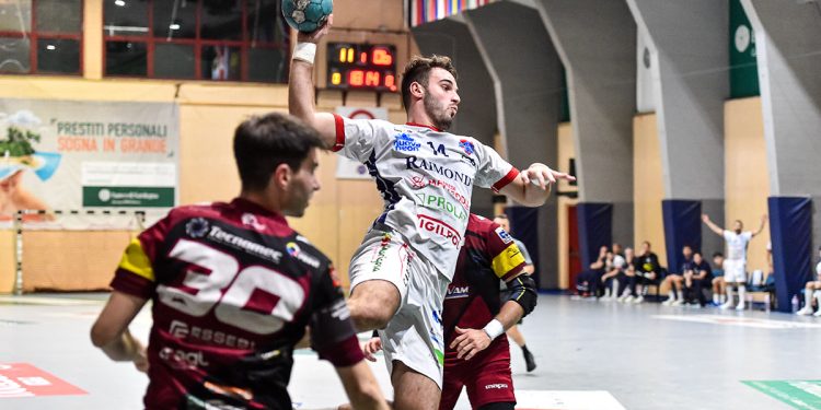 Alex Coppola, terzino della Raimond Sassari. 📷 Claudio Atzori