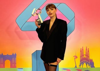 Annalisa con il premio per Fenomeno europeo dell’anno ai LOS40 Music Awards. ? Instagram