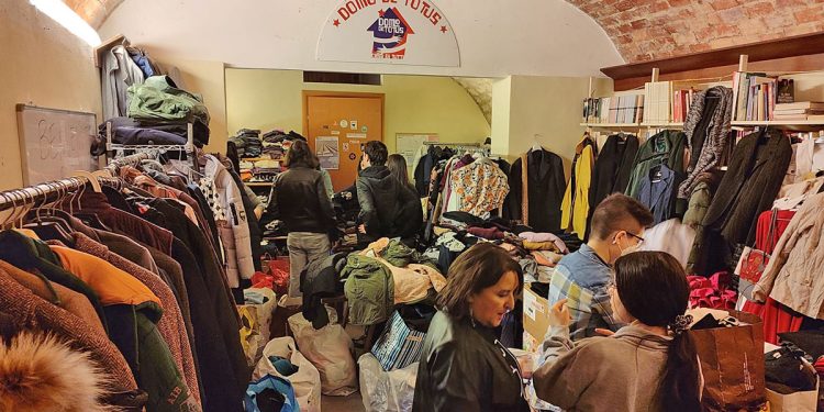 Sassari, Clothes Sharing a Sa domo de totus