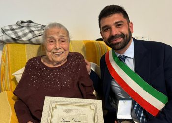 La signora Francesca Vardeu con il presidente del Consiglio comunale di Cagliari, Marco Benucci