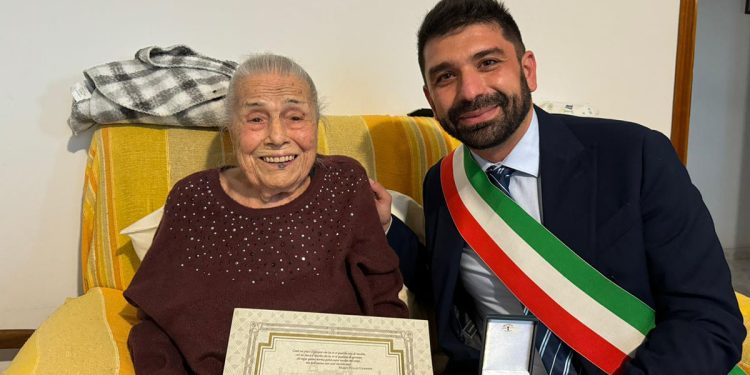 La signora Francesca Vardeu con il presidente del Consiglio comunale di Cagliari, Marco Benucci