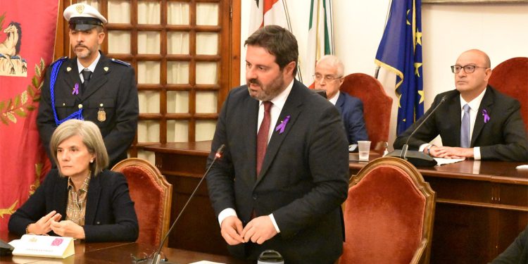 Il sindaco di Sassari, Giuseppe Mascia, durante la seduta solenne per la Giornata internazionale per l’eliminazione della violenza contro le donne