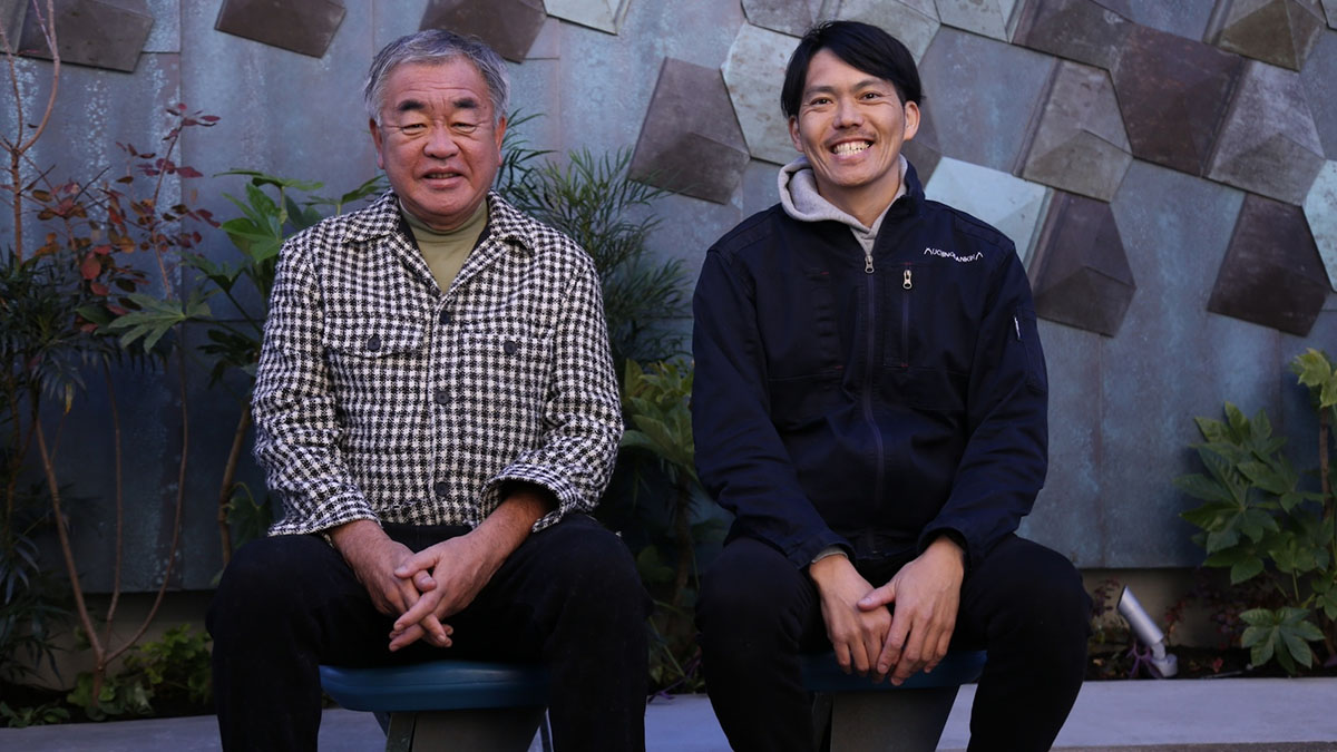 Kengo Kuma and Tomokazu Uchino. ? Uchino Bankin Inc.