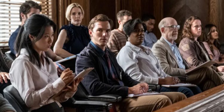 Nicholas Hoult nel legal thriller “Giurato numero 2”