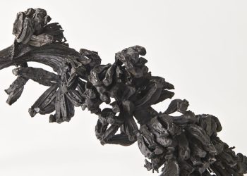 "The birds said you move", scultura di Una Szeemann