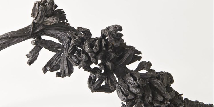 "The birds said you move", scultura di Una Szeemann