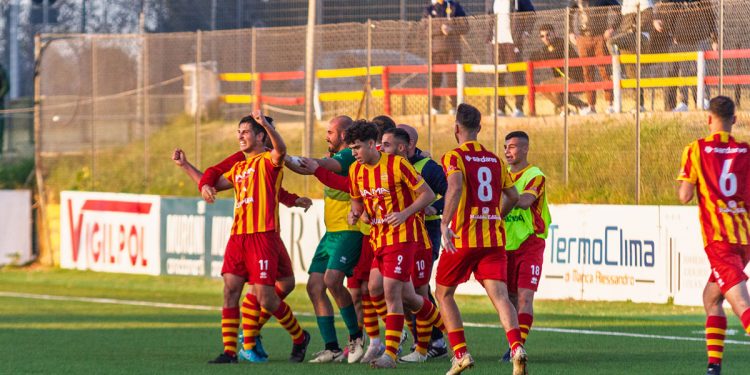 Esultanza Scognamillo dopo gol Alghero