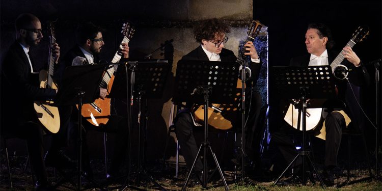 Cristian Marcia suona con i Meras Notas Ensemble. ? Edoardo Volpe