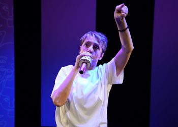 Debora Villa in "TILT - Esaurimento Globale"