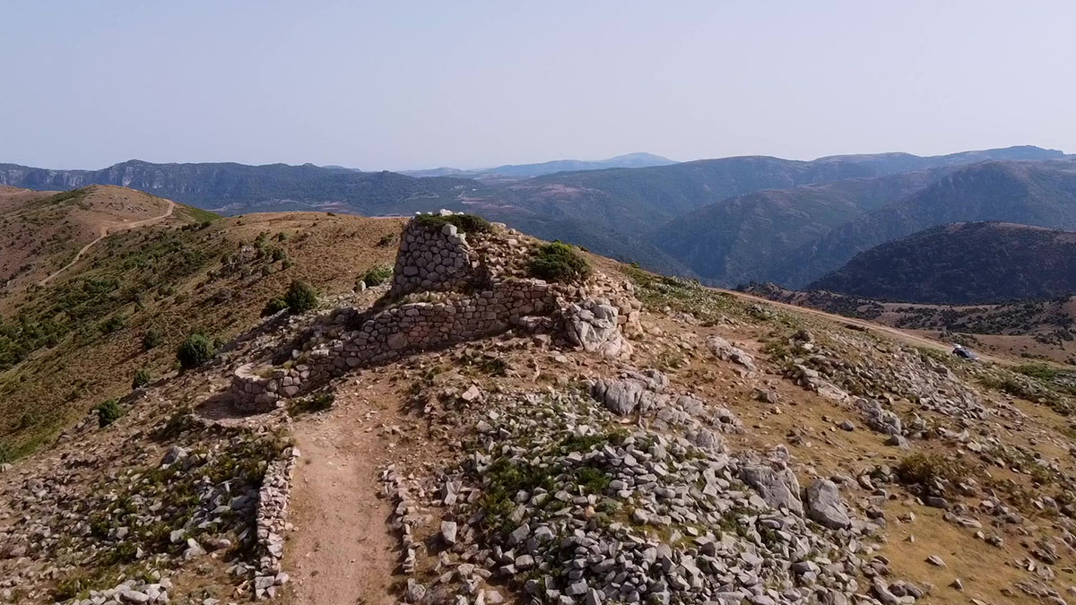 Nuraghe e villaggio Ruinas ad Arzana. 📷 Mirco Pusceddu | Sardegna Turismo