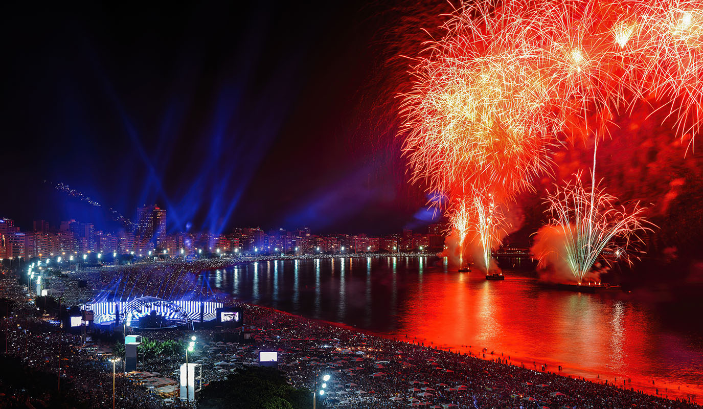 Celebrazioni di Capodanno sulla spiaggia di Copacabana a Rio de Janeiro. ? Depositphotos