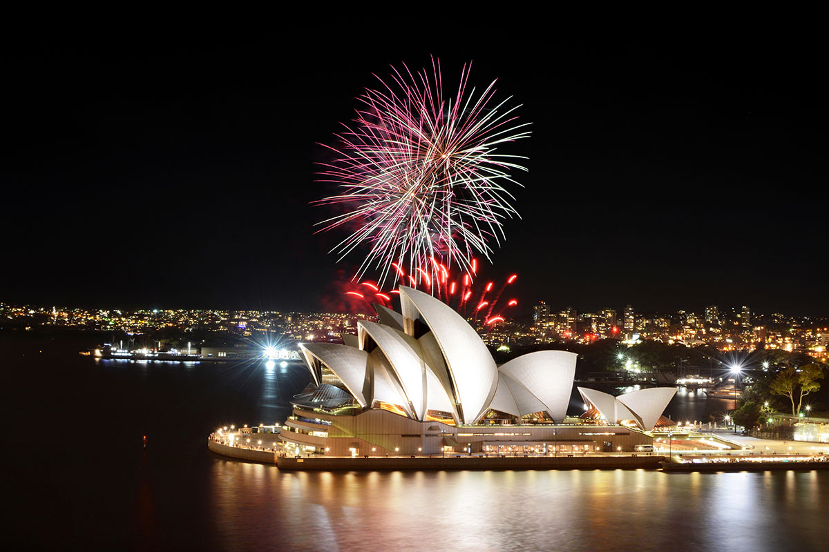 Celebrazioni di Capodanno a Sydney sullo sfondo della Opera House. ? Depositphotos