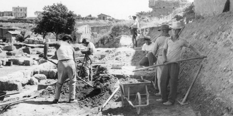 1960, lavori in corso nelle Terme Centrali dell’Antiquarium Turritano di Porto Torres