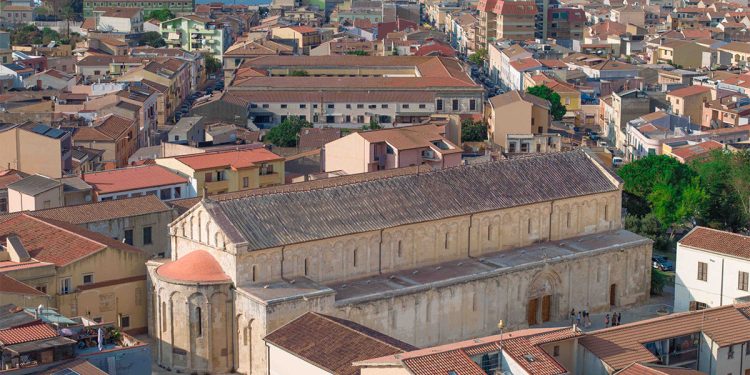 Veduta Porto Torres e della chiesa romanica di San Gavino