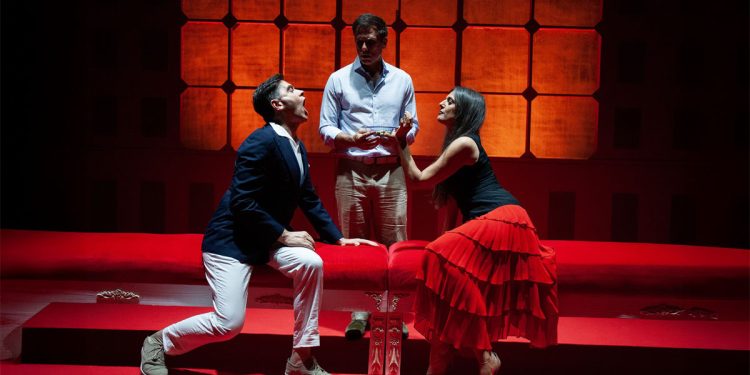 Rosita Celentano, Attilio Fontana e Stefano Artissunch in “L’Illusione Coniugale”. ? Ignacio Maria Coccia