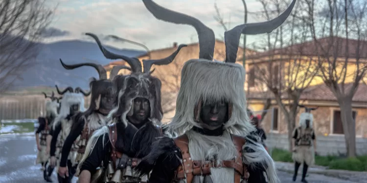 I Mamutzones di Samugheo. ? Depositphotos