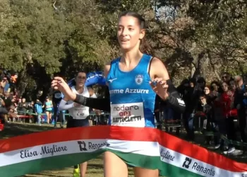 Nadia Battocletti taglia il traguardo del cross di Alà dei Sardi. 📷 fidal.it | Mureddu - organizzatori