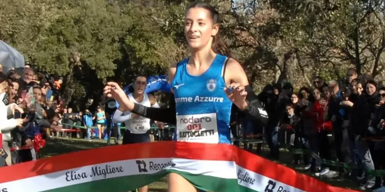 Nadia Battocletti taglia il traguardo del cross di Alà dei Sardi. ? fidal.it | Mureddu - organizzatori
