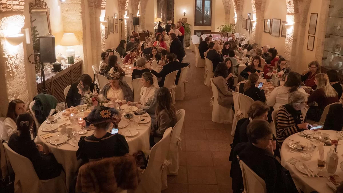 Il Club di Jane Austen, "Un tè con Jane Austen, il salottino immaginario". ? Alessandro Tuveri