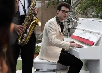 Film tv "Champagne – Peppino di Capri". ? rai.it/ufficiostampa