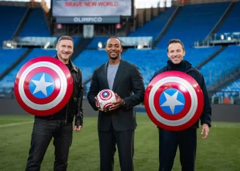 Anthony Mackie con Francesco Totti e Alessandro Del Piero. ? MARVEL