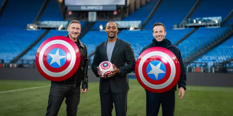 Anthony Mackie con Francesco Totti e Alessandro Del Piero. ? MARVEL