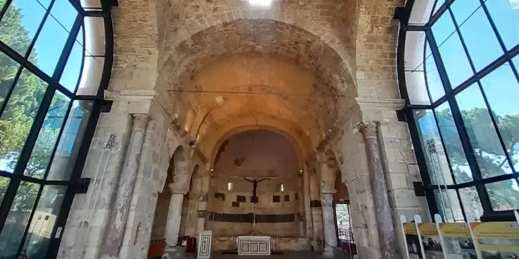 Interno della Basilica San Saturnino a Cagliari