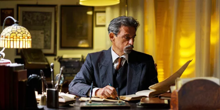 Enrico Lo Verso nei panni di Emilio Lussu nel film “Emilio Lussu. Il processo”