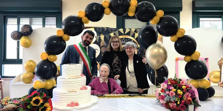Cagliari, Marco Benucci con la neocentenaria Nunziata Perra