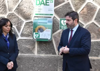Donazione dei defibrillatori al cimitero di Sassari