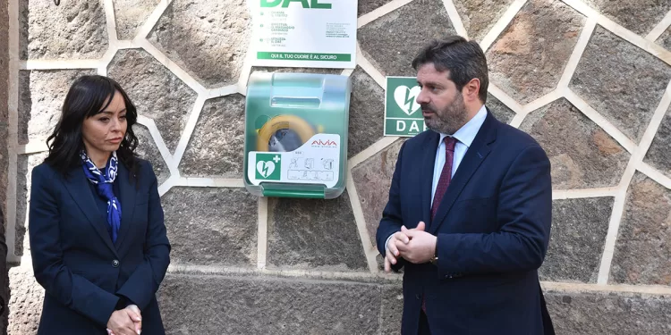 Donazione dei defibrillatori al cimitero di Sassari