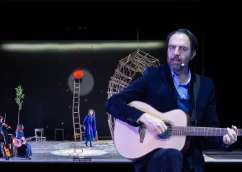 Neri Marcorè in “La Buona Novella”. 📷 Tommaso Le Pera