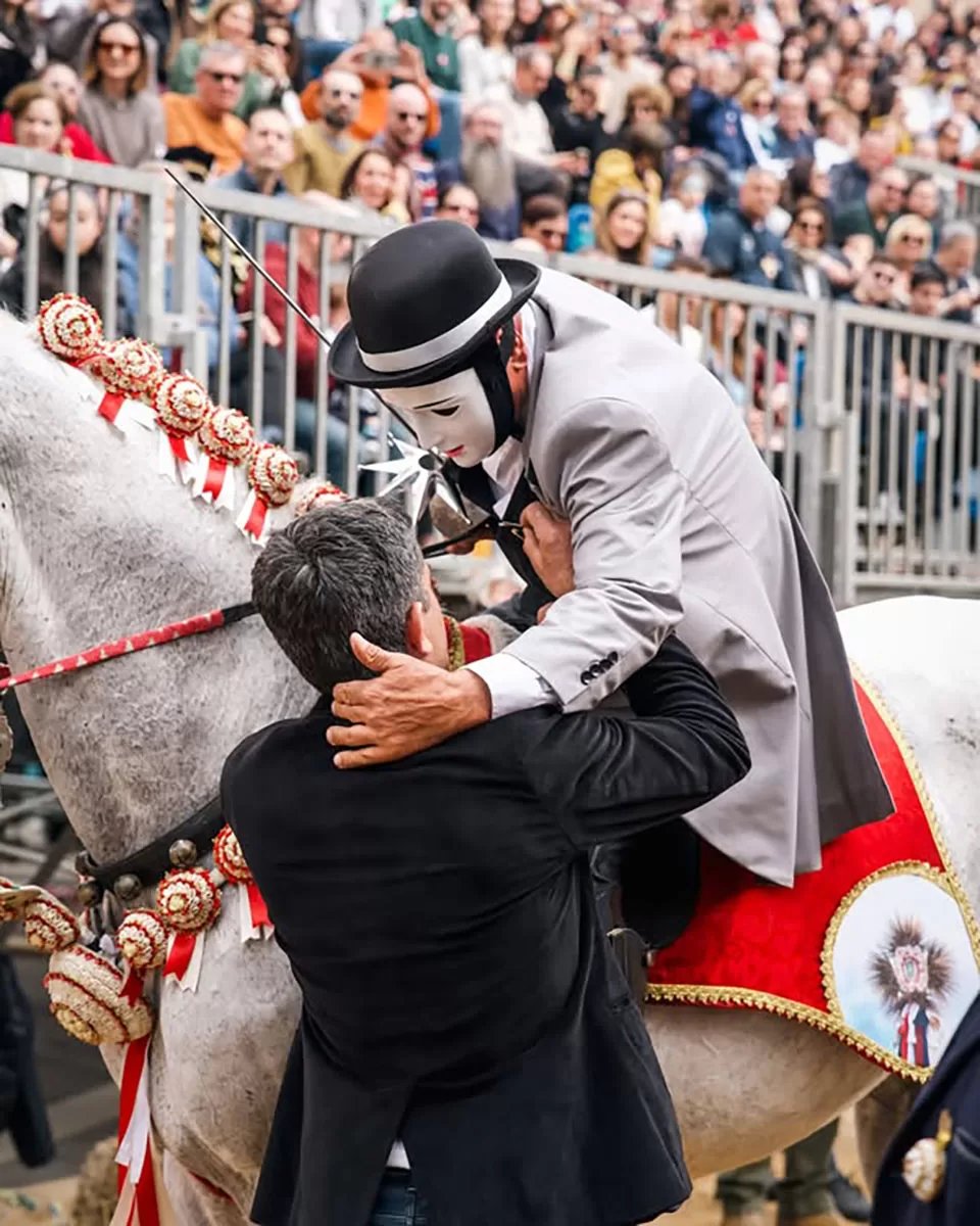 Pietro Putzul premiato da Gabriele Pinna per la prima stella della giornata