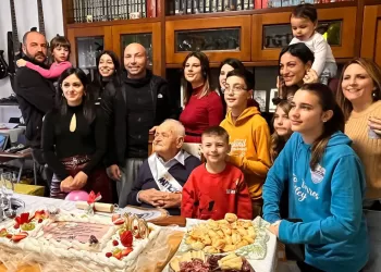 Porto Torres, il neocentenario Ottavio Ortu con i nipoti