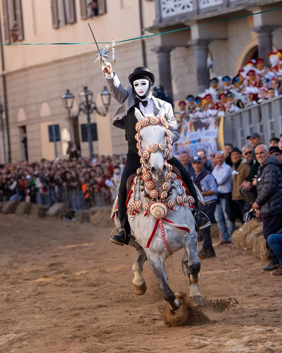 Sartiglia 2025 - Diego Pinna componidori di San Giovanni centra la stella