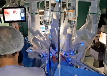 Un intervento chirurgico con il robot Da Vinci multiport
