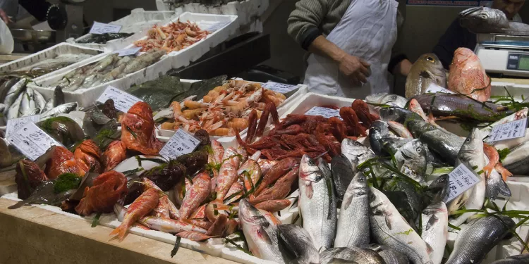 Banco del pesce al mercato di San Benedetto di Cagliari. ? Aurelio Candido