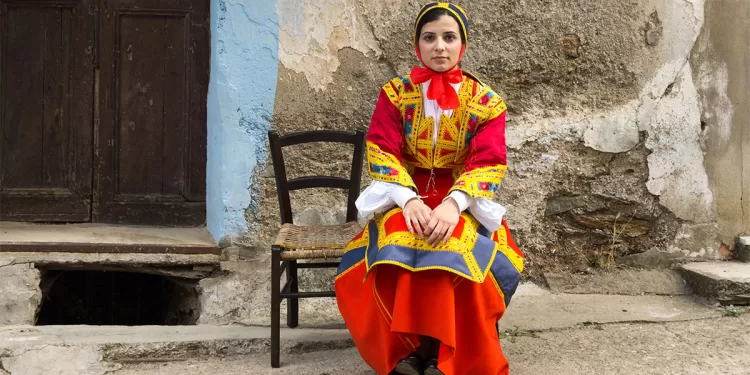 Costume tradizionale di Desulo. ? Depositphotos