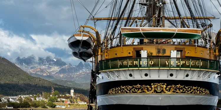 Nave Amerigo Vespucci Canale di Beagol e porto Williams